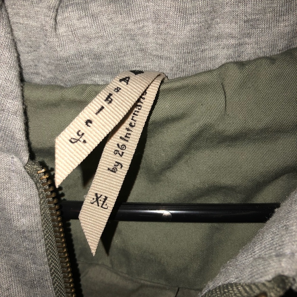 Bomber jacket - Picture 3 of 3